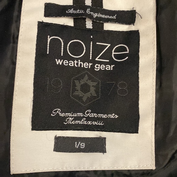 A womens large winter jacket - Picture 3 of 4